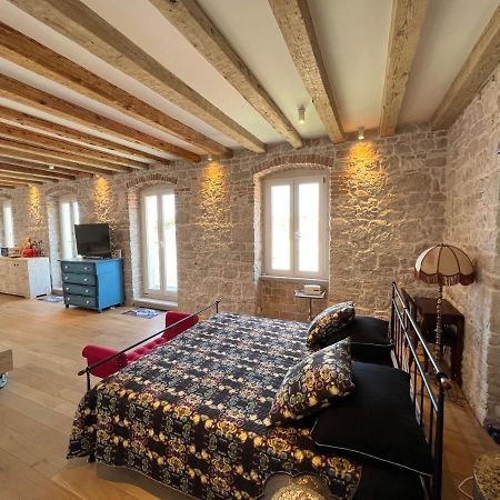 Ferienwohnung Palazzo Di Toma Milna  Exterior foto