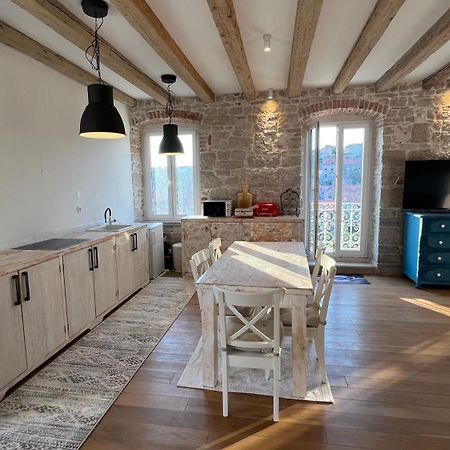 Ferienwohnung Palazzo Di Toma Milna  Exterior foto