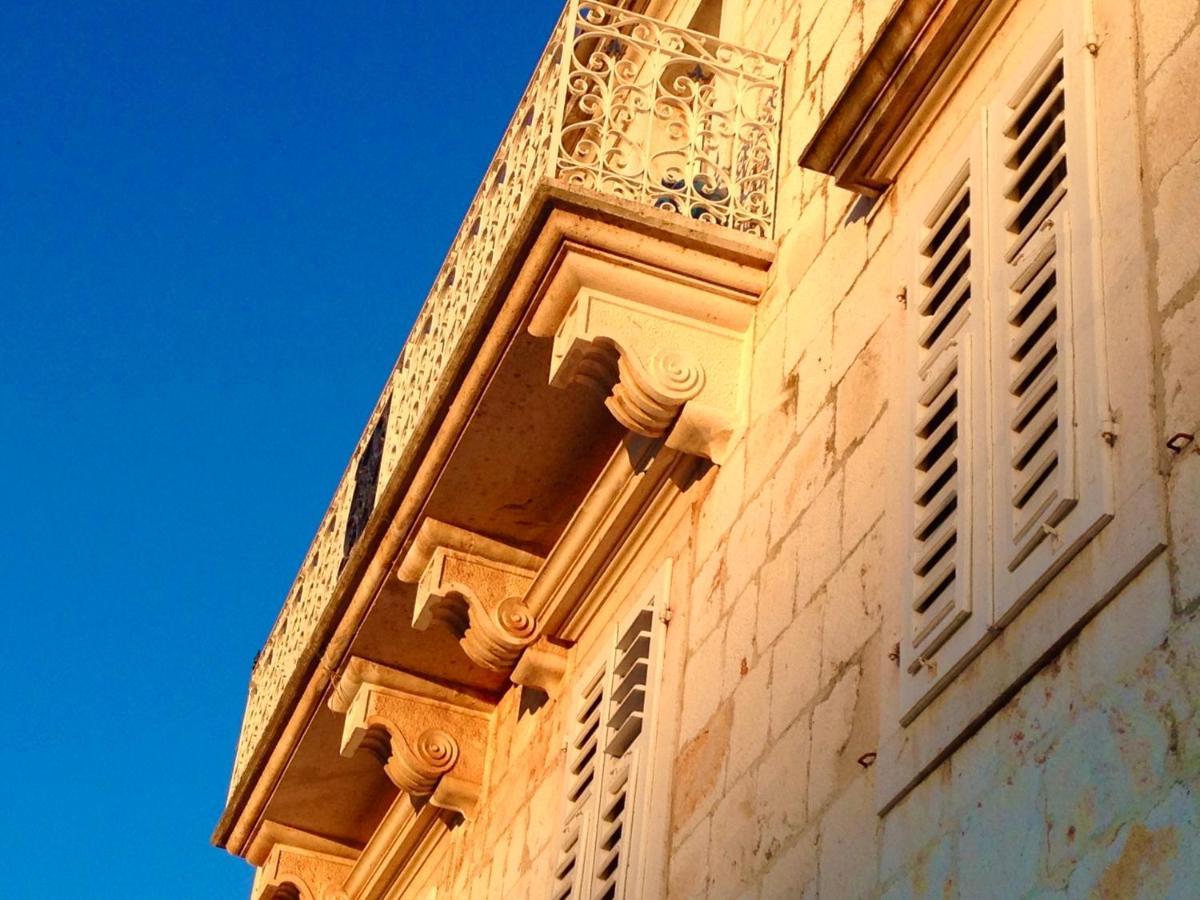 Ferienwohnung Palazzo Di Toma Milna  Exterior foto