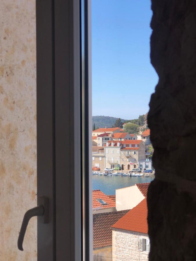 Ferienwohnung Palazzo Di Toma Milna  Exterior foto