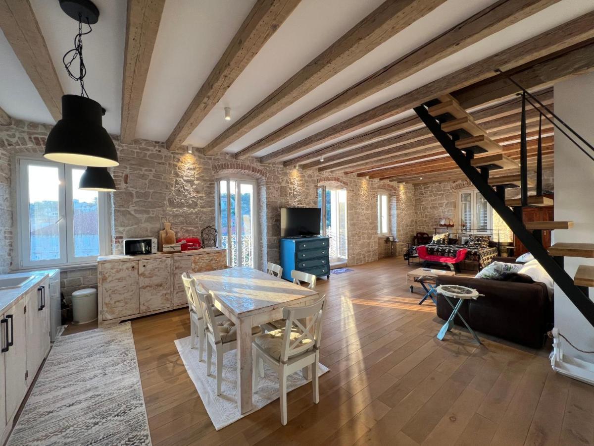 Ferienwohnung Palazzo Di Toma Milna  Exterior foto