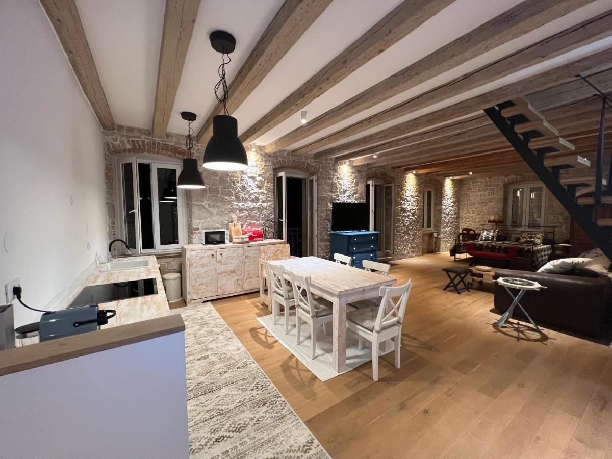 Ferienwohnung Palazzo Di Toma Milna  Exterior foto