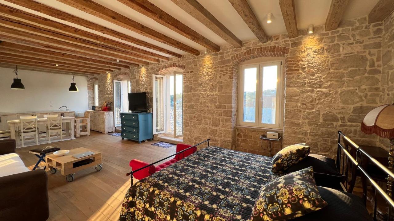 Ferienwohnung Palazzo Di Toma Milna  Exterior foto