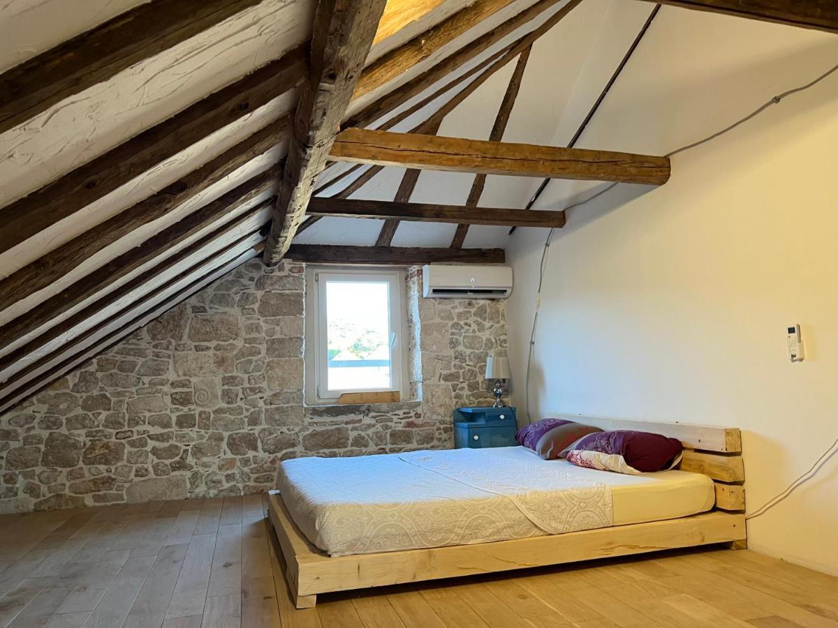 Ferienwohnung Palazzo Di Toma Milna  Exterior foto