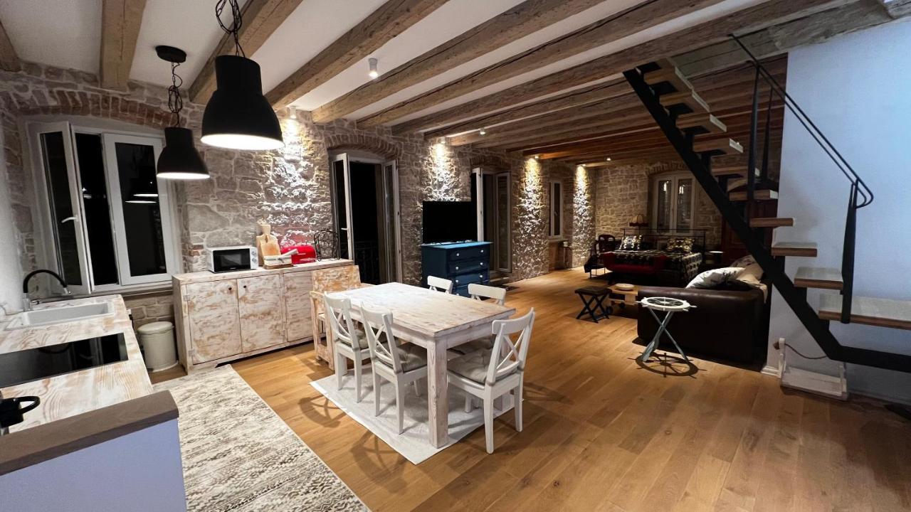 Ferienwohnung Palazzo Di Toma Milna  Exterior foto