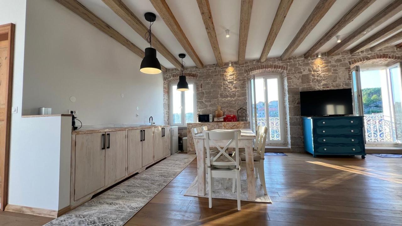 Ferienwohnung Palazzo Di Toma Milna  Exterior foto