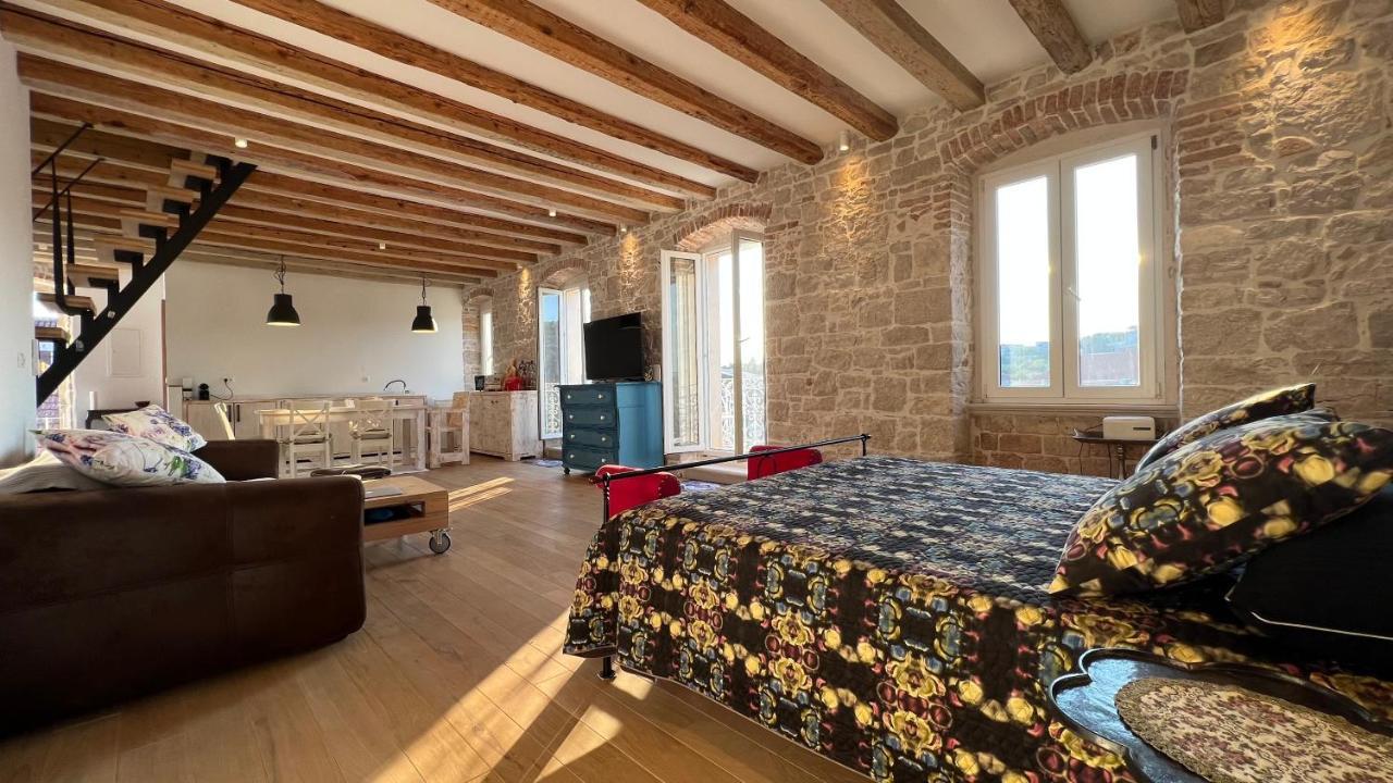 Ferienwohnung Palazzo Di Toma Milna  Exterior foto